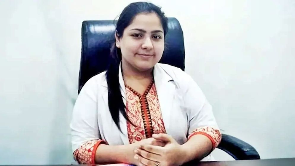 টাক মাথায় চুল গজাতে গিয়ে দুই প্রকৌশলীর মৃত্যু, চিকিৎসকের আত্মসমর্পণ